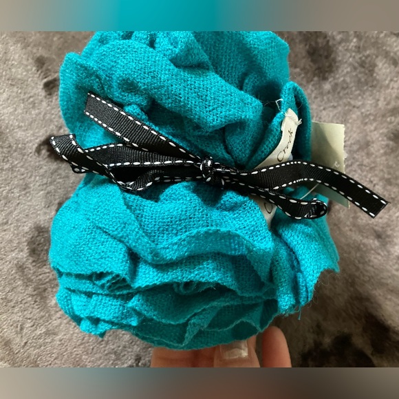 New! 2 Coldwater Creek Spring fashion scarfs wrapped up to look like flowers 🌺 - Picture 2 of 4